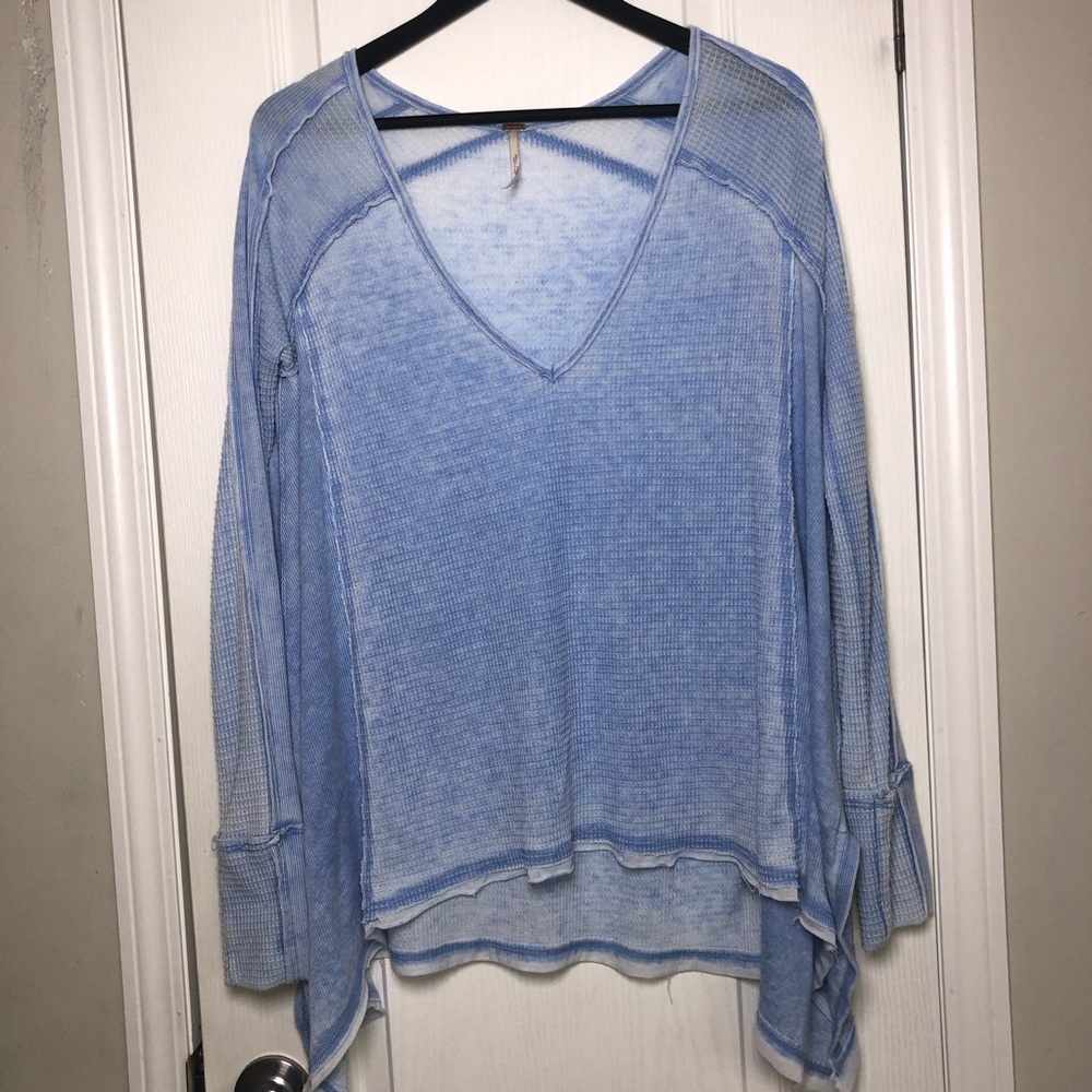 Free People Blue Oversized Thermal Size Small Waffle Knit Shark Bite Hi Lo Hem
